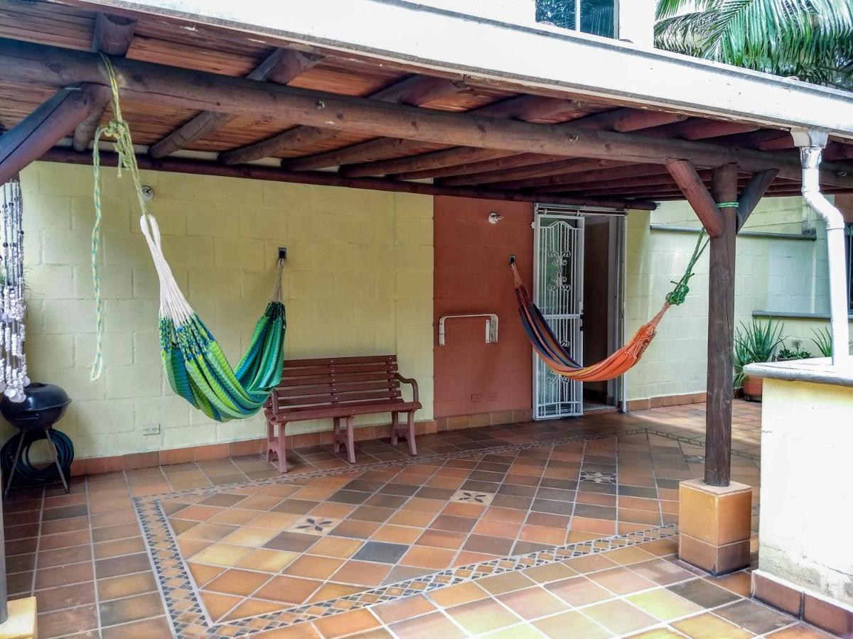Appartement Bueno, Bonito, Barato Y Cerca A El Poblado à Medellín Extérieur photo